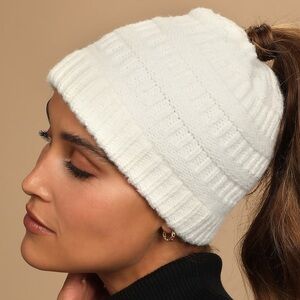 Cozy Choice Ivory Ribbed Knit Bun Beanie